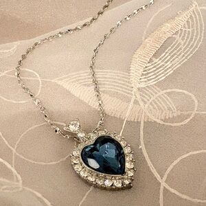 Avon 1998 Blue Heart Halo Silver Tone Necklace Titanic Era Glam NIB 407